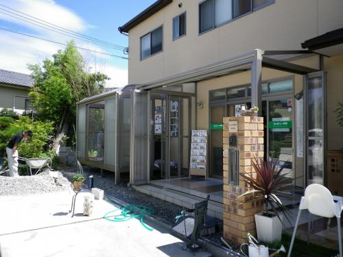 サンルーム、カーポート(駐車場屋根)、タイルデッキ、おしゃれ物置ケター、ベランダ屋根など展示中!ファミリー庭園南大阪店 サンルーム、カーポート(駐車場屋根)、タイルデッキ、おしゃれ物置ケター、ベランダ屋根など展示中!ファミリー庭園南大阪店