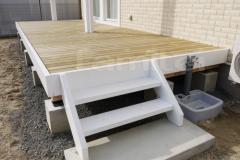 ウッドデッキ ステップ階段