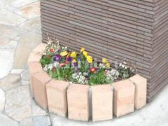 レンガ花壇 カーブ曲線デザイン 下草 植栽