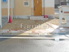 玄関アプローチ 床石貼り 乱形石 石英岩 ピンク 床洗い出し仕上げ 美利砂利 錆砂利敷き