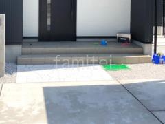 玄関アプローチ 床石貼り 乱形石 石英岩
