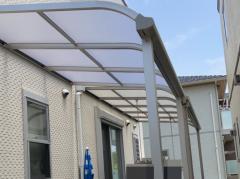 1階テラス屋根 (雨除け) YKKAP ソラリアR アール屋根 スタンダード 壁付