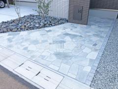 玄関アプローチ 床石貼り 乱形石 石英岩