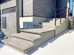 玄関アプローチ 浮遊階段(蹴込み階段) 床平板敷き ユニソン ブラーボステップ 蹴上げブロック ジャスティ