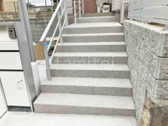 玄関アプローチ階段 床タイル貼り LIXIL グレイスランド