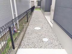 犬走り 防犯砂利敷き バラス砕石 防草シート加工