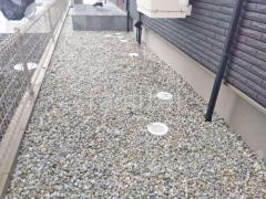 犬走り 防犯砂利敷き バラス砕石 防草シート加工