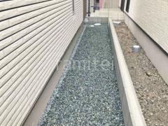 犬走り 防犯砂利敷き バラス砕石 防草シート加工