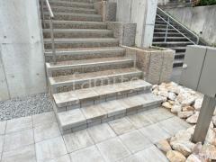 玄関アプローチ 浮遊階段(蹴込み階段) 床平板敷き リビオステッププラス