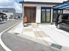 玄関アプローチ 床洗い出し仕上げ ジャミ 土間コンクリート