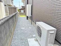 犬走り 防犯砂利敷き バラス砕石 防草シート加工