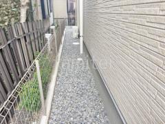 犬走り 伊吹砂利敷き 防草シート加工